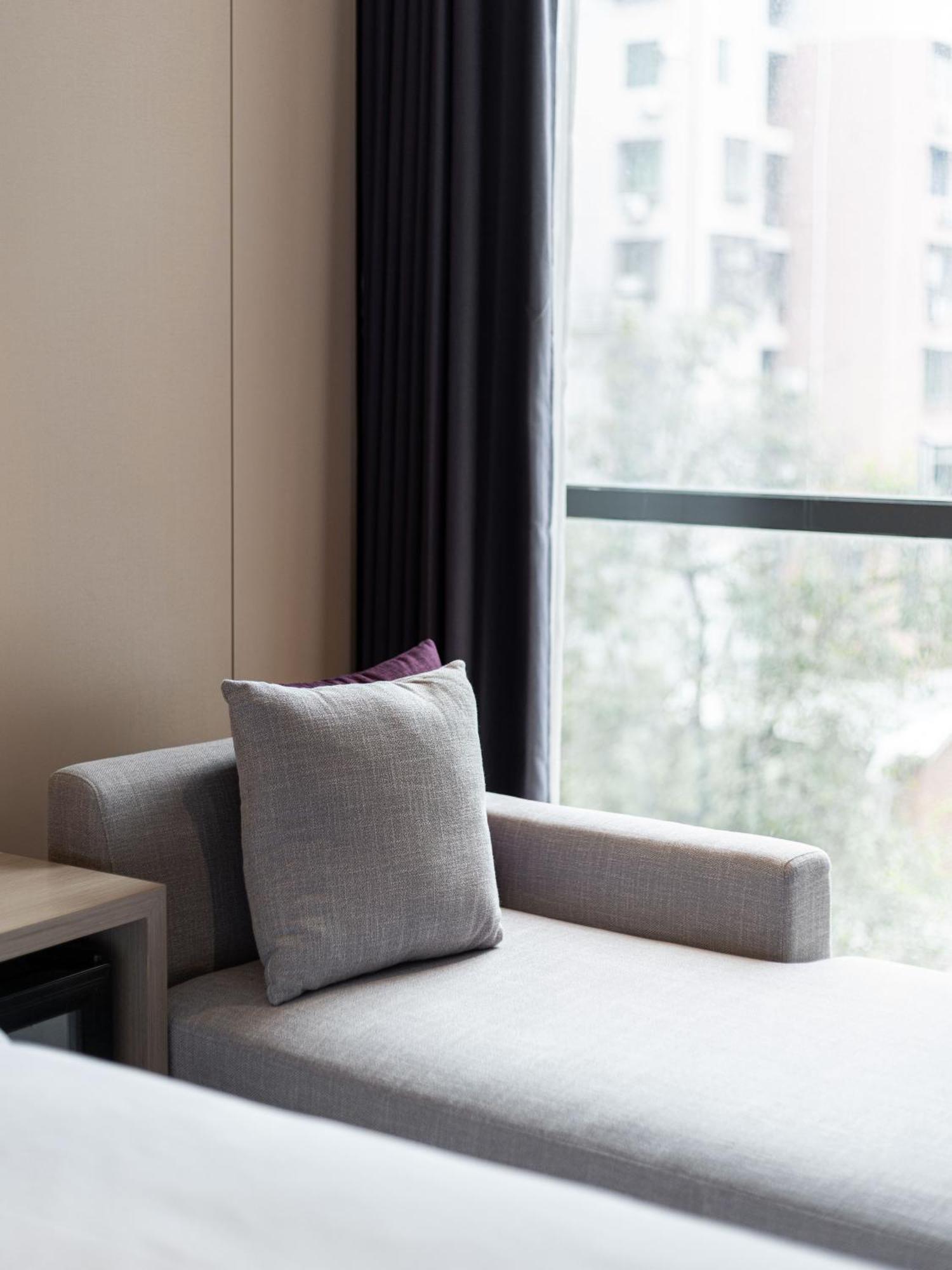 Lavande International Hotel Guangzhou Taikoo Hui Square Shipaiqiao Metro Station Branch - Free Shuttle Bus To Canton Fair Complex During Canton Fair Period & Free Vpn Internet Access Ngoại thất bức ảnh