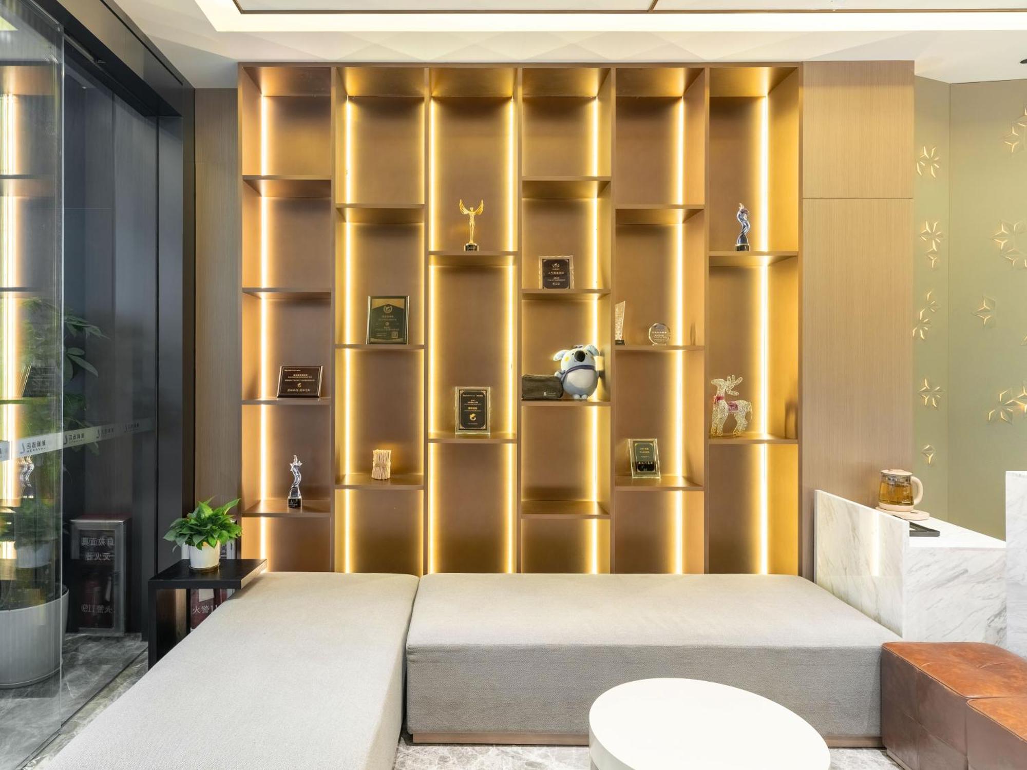 Lavande International Hotel Guangzhou Taikoo Hui Square Shipaiqiao Metro Station Branch - Free Shuttle Bus To Canton Fair Complex During Canton Fair Period & Free Vpn Internet Access Ngoại thất bức ảnh